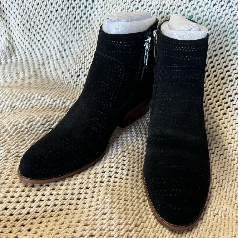 Rena suede heeled bootie
